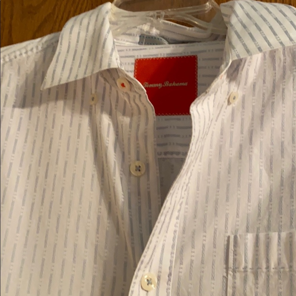 🎉Host Pick🎉Men’s Tommy Bahama button down shirt